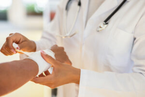 Cure Stubborn Wounds… With COCKROACHES?! (Doctors Are Stunned)